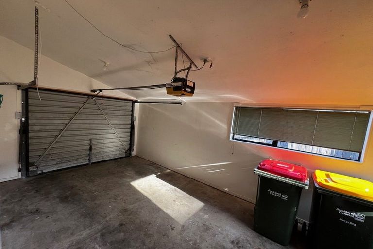 Photo of property in 2/21 Heathglen Place, Bayview, Auckland, 0629