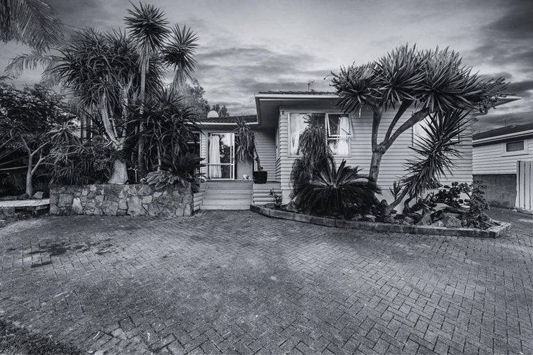 Photo of property in 26 Hartley Terrace, Massey, Auckland, 0614