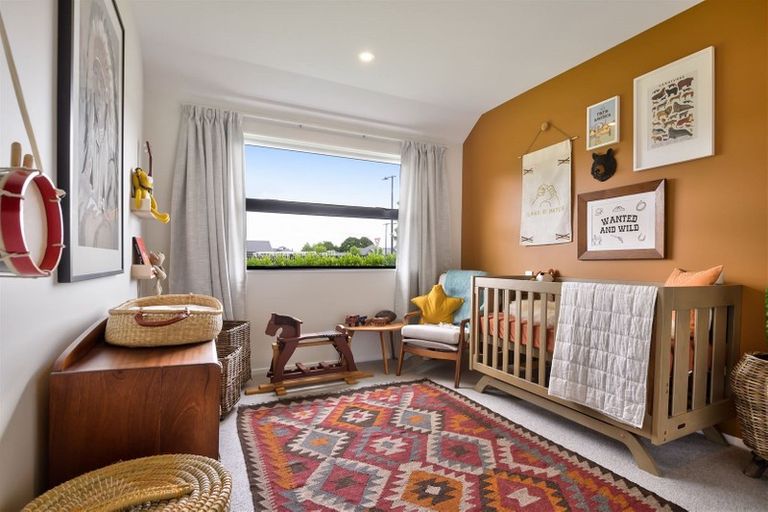 Photo of property in 2 Len Ireland Drive, Kumeu, 0810