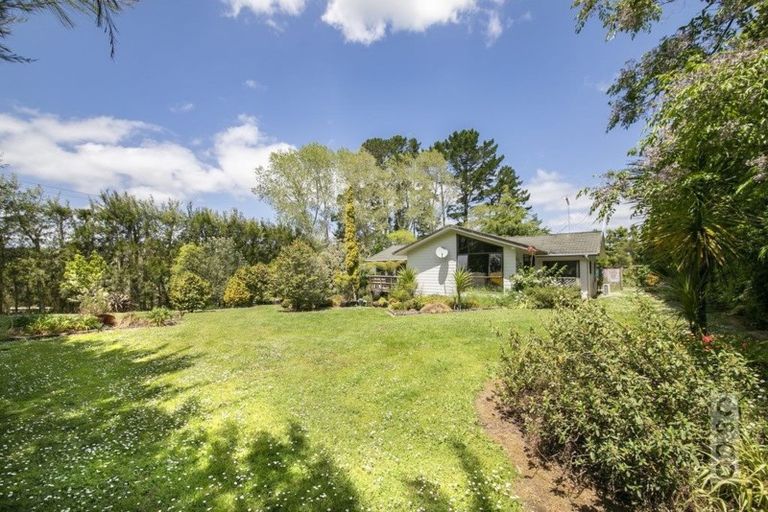 Photo of property in 902 Old North Road, Waimauku, 0882