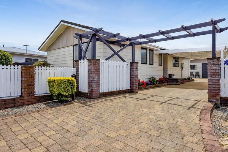 Photo of property in 13 Manuka Place, Hawera, 4610