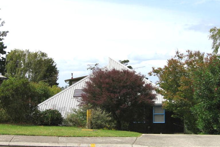 Photo of property in 16 Asbury Crescent, Campbells Bay, Auckland, 0630