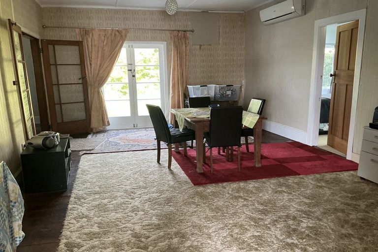 Photo of property in 306 South Road, Omata, New Plymouth, 4374