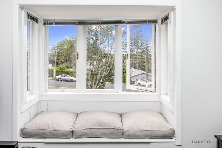 Photo of property in 33 Clayburn Road, Glen Eden, Auckland, 0602