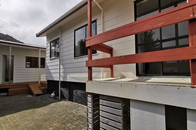 Photo of property in 4 Cathie Place, Karori, Wellington, 6012