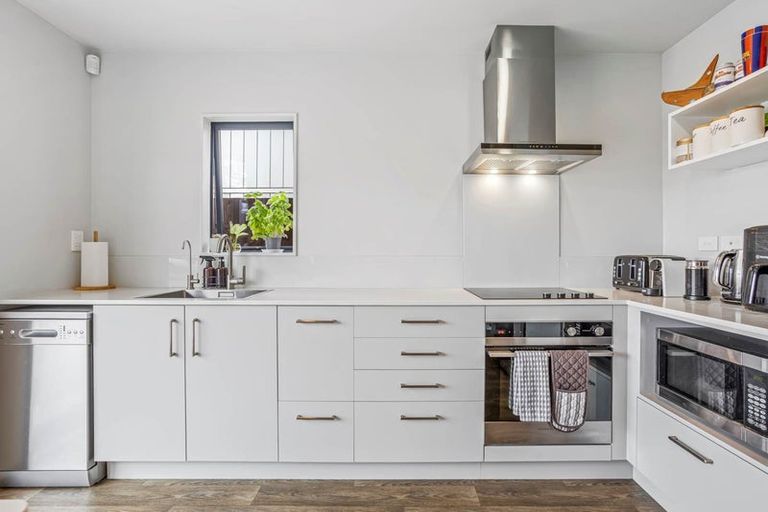 Photo of property in 6 Jean Alma Lane, Wattle Downs, Auckland, 2103