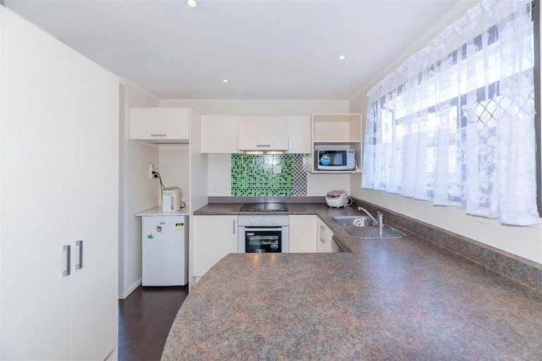 Photo of property in 2/11 Akehurst Avenue, New Lynn, Auckland, 0600