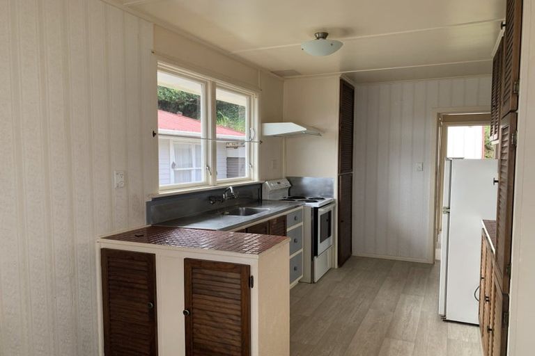 Photo of property in 19 Catherine Crescent, Paparangi, Wellington, 6037