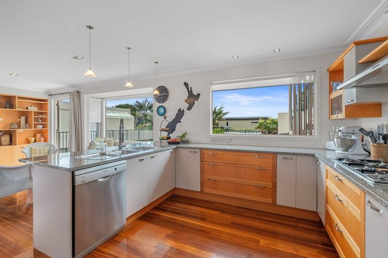 Photo of property in 31 Ocean View Road, Milford, Auckland, 0620