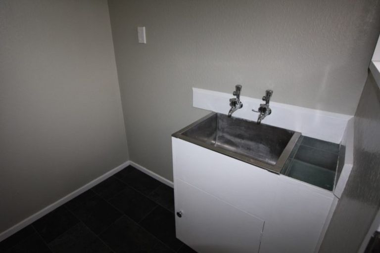 Photo of property in 12 Raglan Avenue, Cloverlea, Palmerston North, 4412