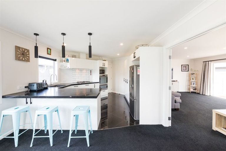 Photo of property in 4 Stratford Court, Fitzherbert, Palmerston North, 4410