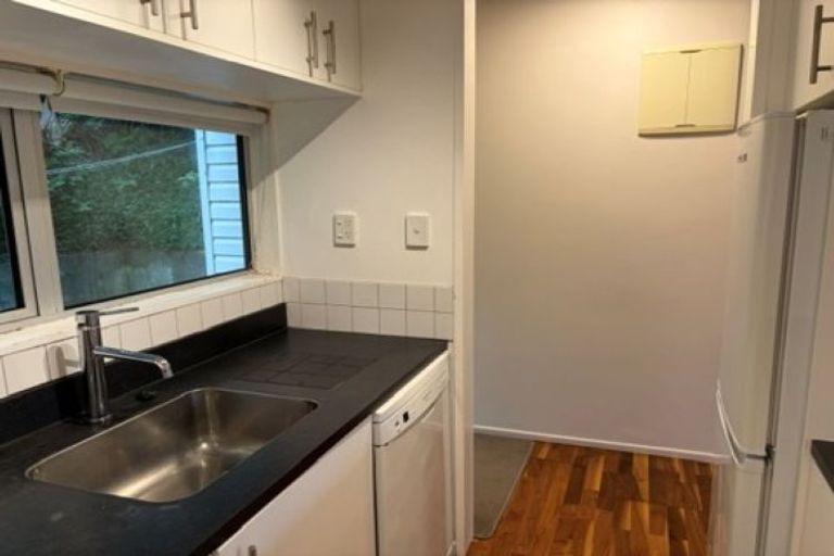 Photo of property in 2/49 Maungaraki Road, Korokoro, Lower Hutt, 5012