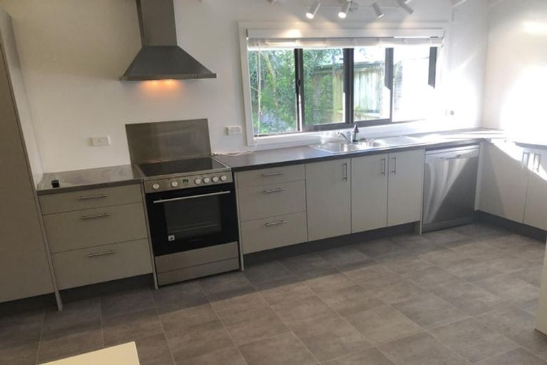 Photo of property in 25a Ludlam Crescent, Woburn, Lower Hutt, 5010