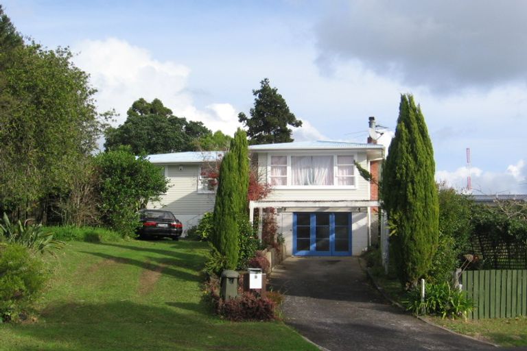 Photo of property in 9 Noall Street, Te Atatu Peninsula, Auckland, 0610