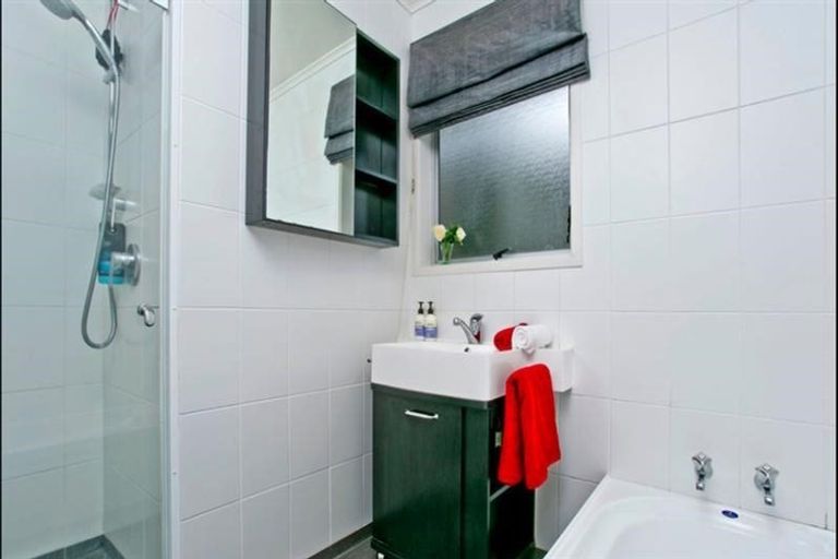 Photo of property in 7 Erica Road, Sunnynook, Auckland, 0620