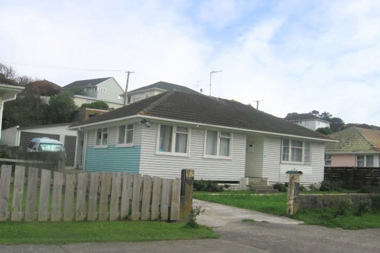 Photo of property in 6 Thompson Grove, Ranui, Porirua, 5024