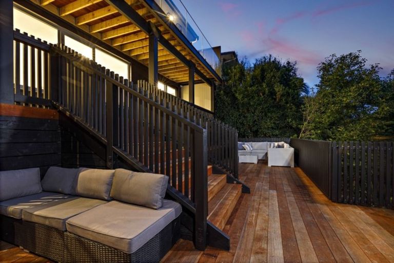 Photo of property in 181 Glenfield Road, Hillcrest, Auckland, 0627