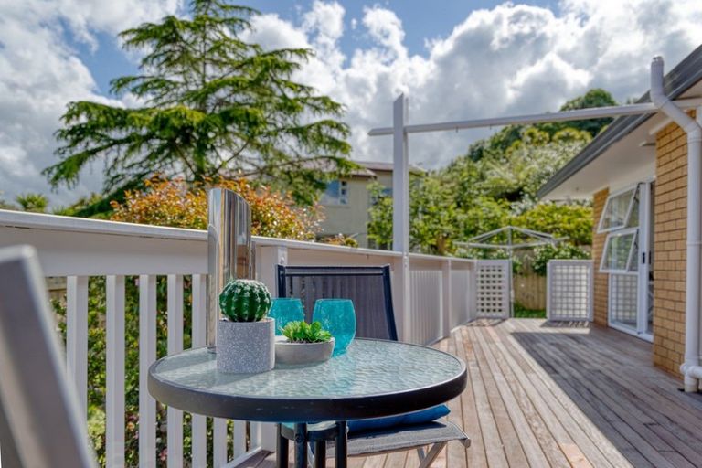 Photo of property in 10 Van Dyke Place, West Harbour, Auckland, 0618