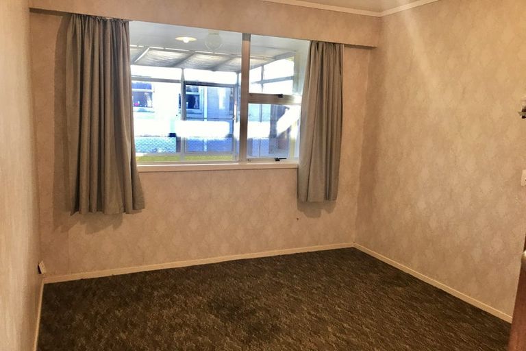 Photo of property in 77 Bartholomew Road, Levin, 5510