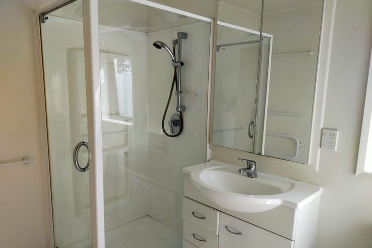 Photo of property in 5 Swanson Road, Henderson, Auckland, 0610