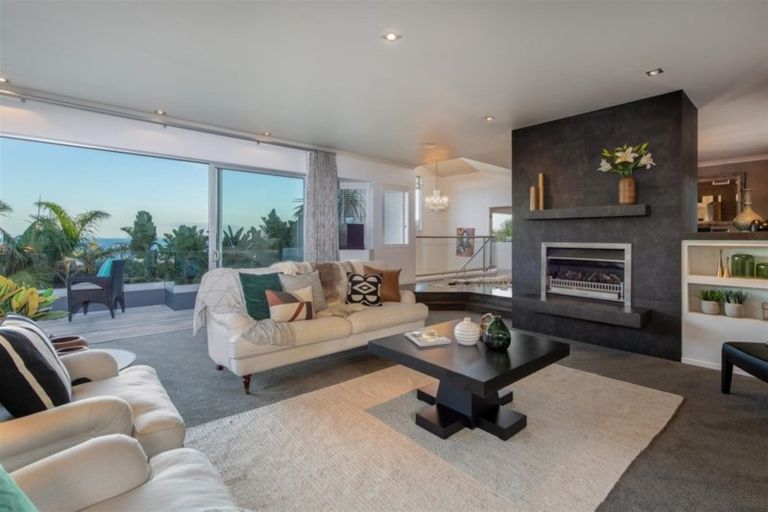 Photo of property in 35 Aotearoa Terrace, Murrays Bay, Auckland, 0630