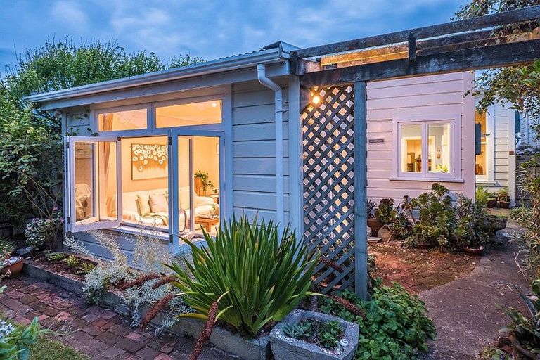 Photo of property in 13 Ross Street, Kilbirnie, Wellington, 6022