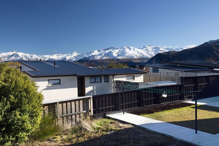 Photo of property in 16 Clearview Street, Wanaka, 9305