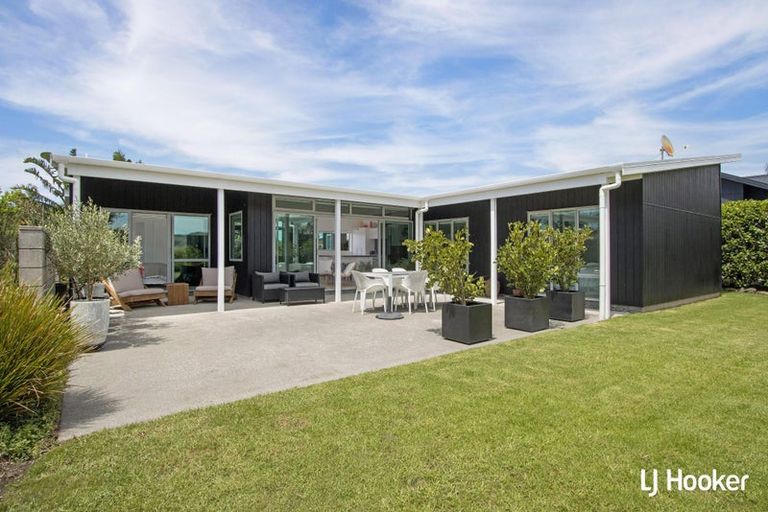 Photo of property in 22 Surfers Avenue, Waihi Beach, 3611