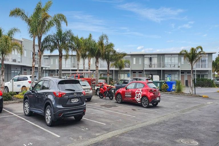 Photo of property in 9/15 Bishop Lenihan Place, East Tamaki, Auckland, 2013