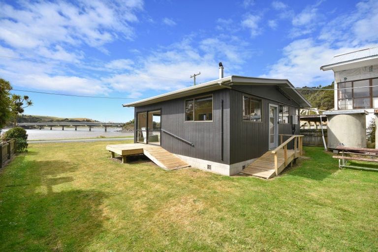Photo of property in 25 Riverside Road, Taieri Mouth, Brighton, 9091