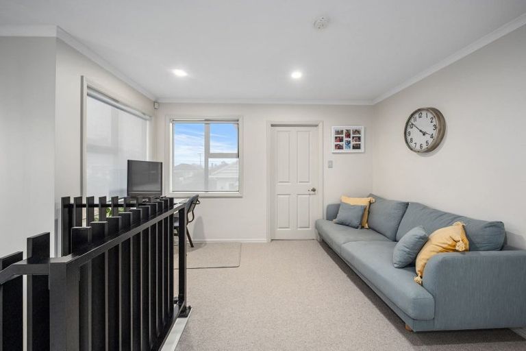 Photo of property in 104c Lake Road, Belmont, Auckland, 0622