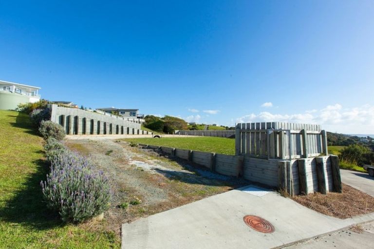 Photo of property in 21 Nancy Wake Place, Cable Bay, 0420