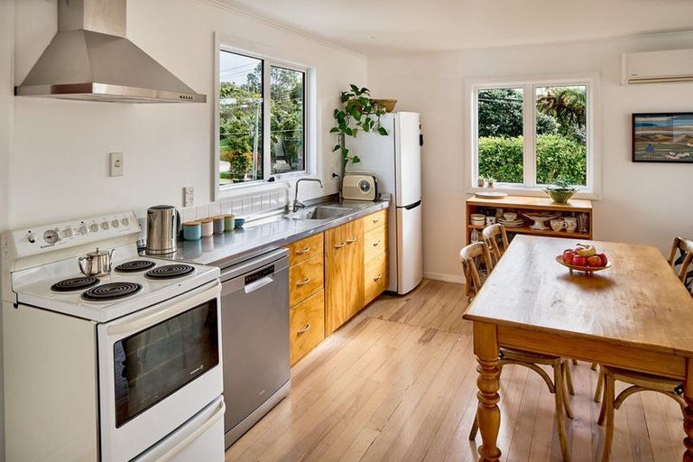 Photo of property in 122 Muri Road, Pukerua Bay, 5026