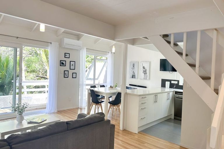 Photo of property in 4 Hiwihau Place, Glenfield, Auckland, 0629