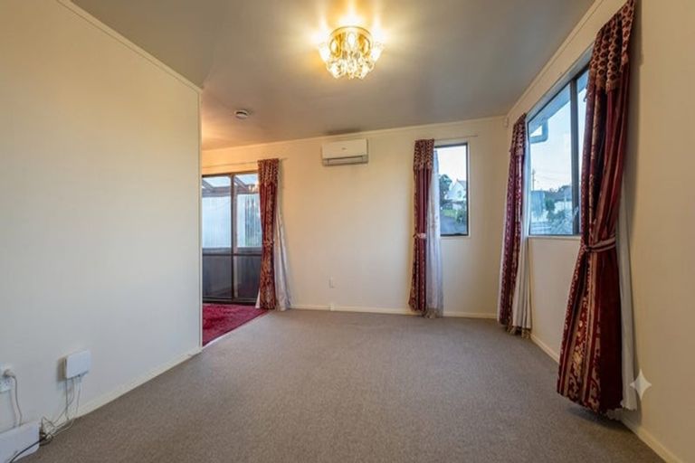 Photo of property in 17 Faram Place, Massey, Auckland, 0614