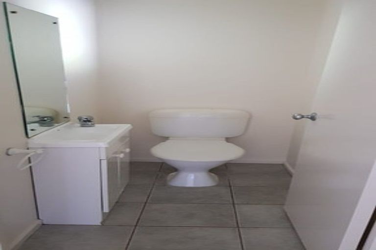 Photo of property in 1/3 Orwell Road, Greenhithe, Auckland, 0632