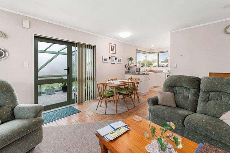 Photo of property in 2 Ashmore Place, Fairy Springs, Rotorua, 3015