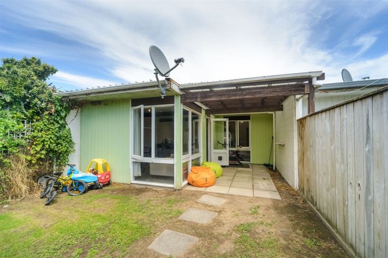 Photo of property in 12 Westmere Place, Takaro, Palmerston North, 4412