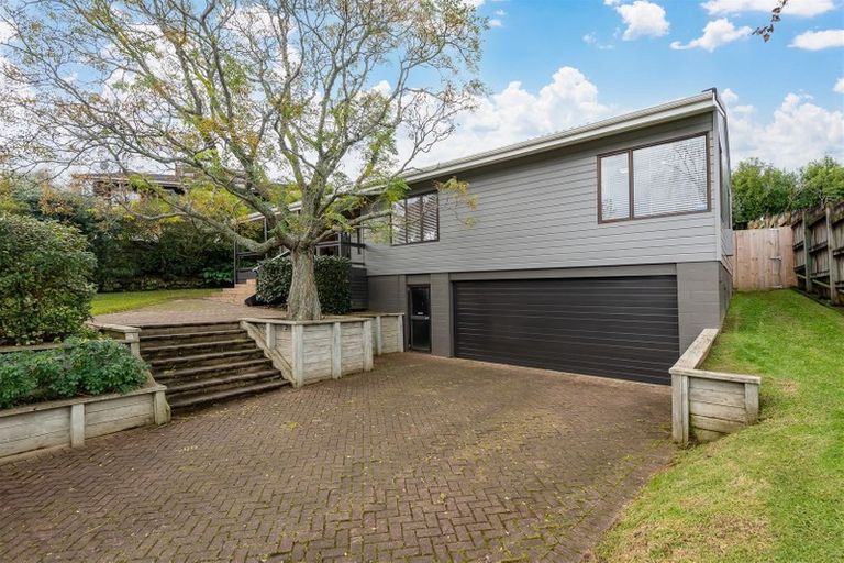 Photo of property in 17 Orinda Close, Botany Downs, Auckland, 2010