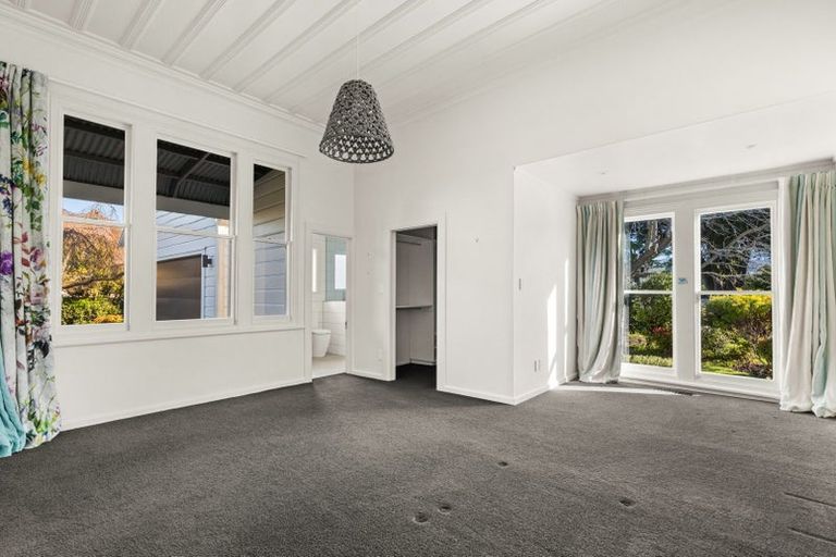 Photo of property in 27 Neeve Road, Taradale, Napier, 4112