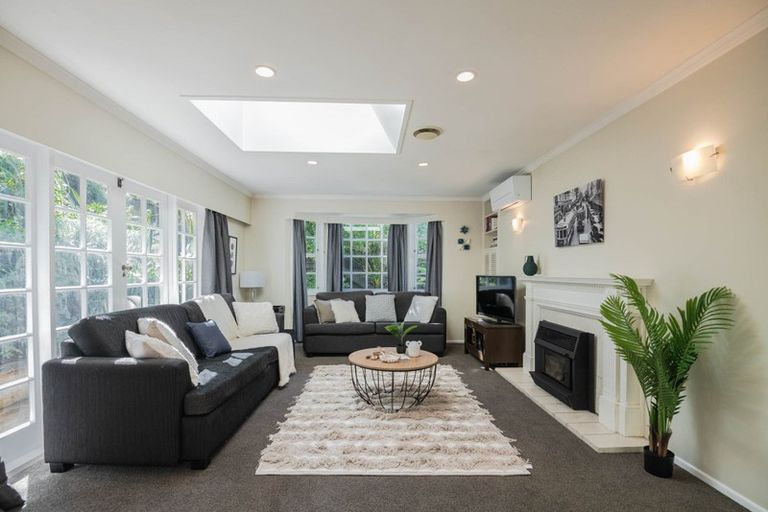 Photo of property in 11 Goddard Grove, Churton Park, Wellington, 6037