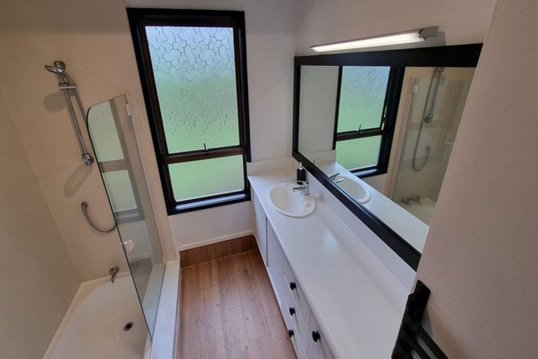 Photo of property in 2/3 Oaktree Avenue, Browns Bay, Auckland, 0630