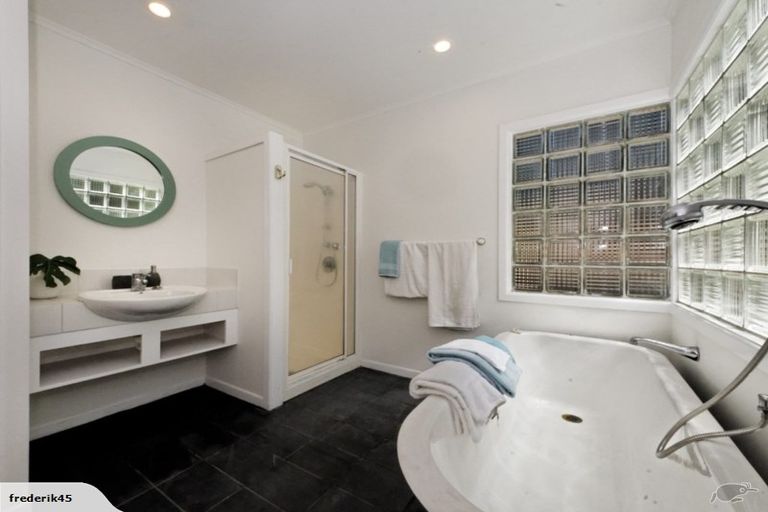 Photo of property in 35 Beach Valley Road, Piha, New Lynn, 0772