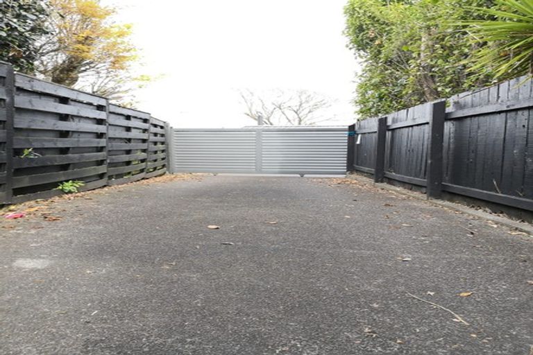 Photo of property in 11 Munstead Place, Hillcrest, Auckland, 0627