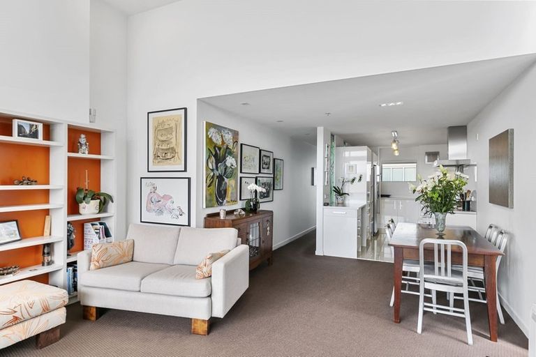 Photo of property in Portal Apartments, 8d/42 Cable Street, Te Aro, Wellington, 6011