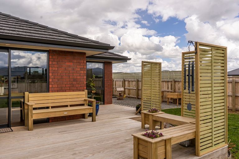 Photo of property in 7 Routhan Way, Carterton, 5713