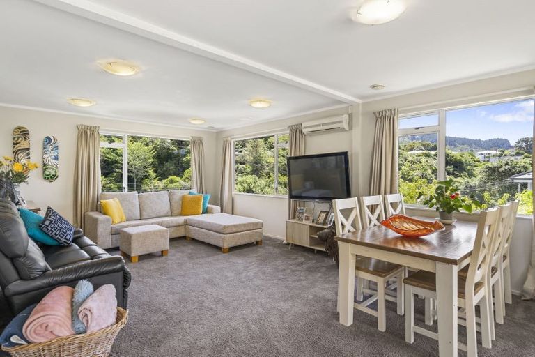 Photo of property in 63 The Drive, Tawa, Wellington, 5028