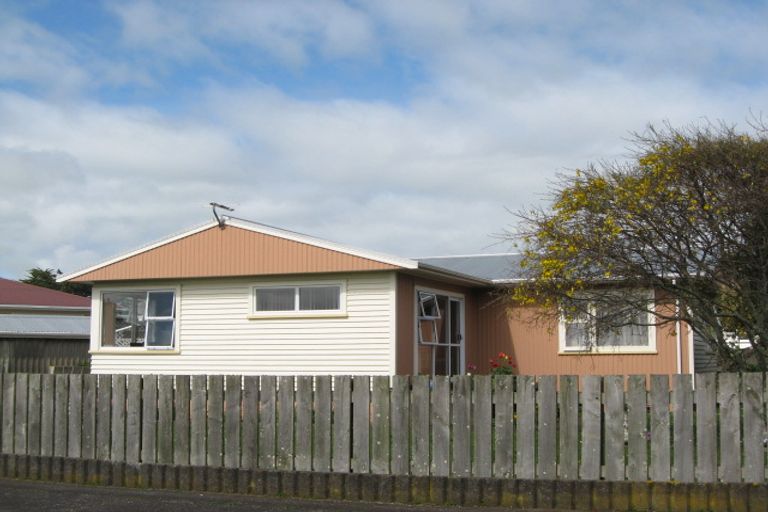 Photo of property in 22 Pamu Place, Waitara, 4320