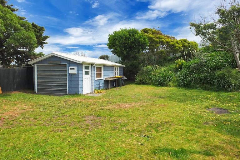 Photo of property in 11 Fabrin Street, Foxton Beach, Foxton, 4815