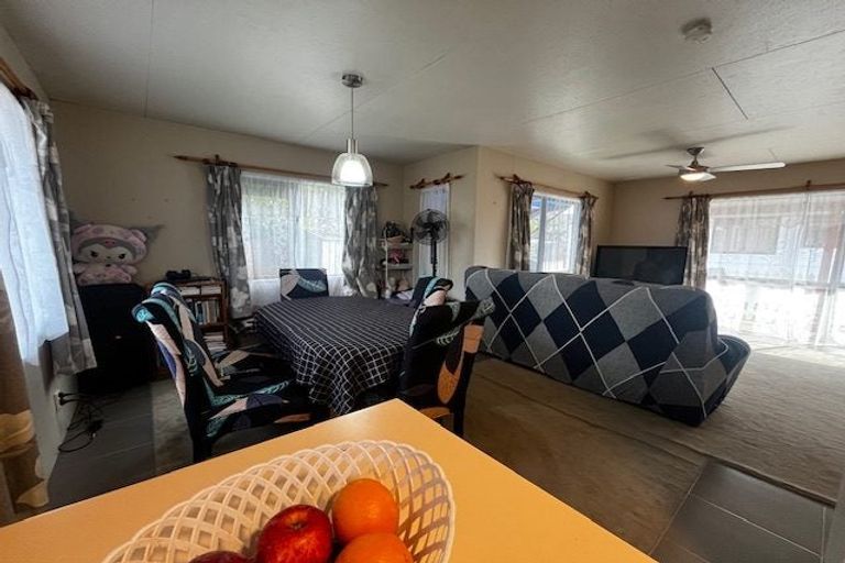 Photo of property in 2/20 Ocean View Road, Northcote, Auckland, 0627